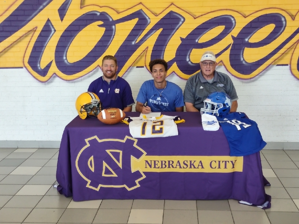 MJ Nelson signs with Peru State 